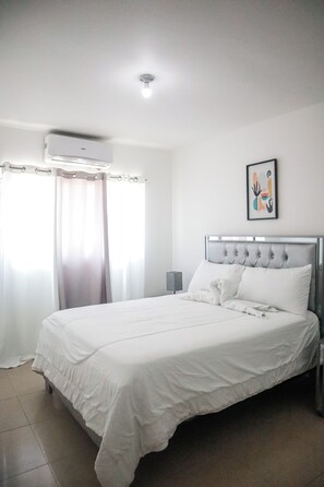 3 chambres, coffres-forts dans les chambres, bureau