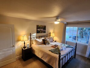 3 bedrooms, iron/ironing board, free WiFi, bed sheets