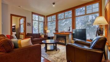 Condo, 2 phòng ngủ | Nội thất