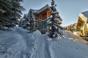 Exterior - Settlers Crossing #08 (Sun Peaks)