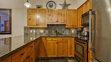 Condo, 2 Bedrooms | Private kitchen