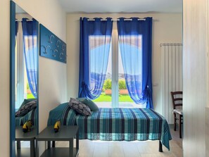 3 bedrooms, travel cot, free WiFi - Villa Mimosa: exclusive use villa, garden, barbecue, 3 bedrooms and 3 bathrooms, max 8 people (Diano Marina)