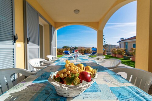 Villa Mimosa: Villa zur exklusiven Nutzung, Garten, Grill, 3 Schlafzimmer und 3 Badezimmer, fur 8