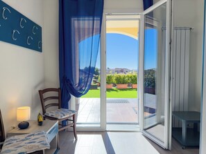 Interior - Villa Mimosa: exclusive use villa, garden, barbecue, 3 bedrooms and 3 bathrooms, max 8 people (Diano Marina)