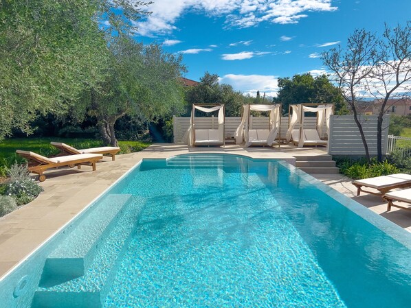 A heated pool - Villa Mimosa: exclusive use villa, garden, barbecue, 3 bedrooms and 3 bathrooms, max 8 people (Diano Marina)