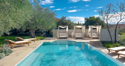 Villa Mimosa: vila za ekskluzivno korištenje, vrt, roštilj, 3 spavaće sobe i 3 kupaonice, za 8