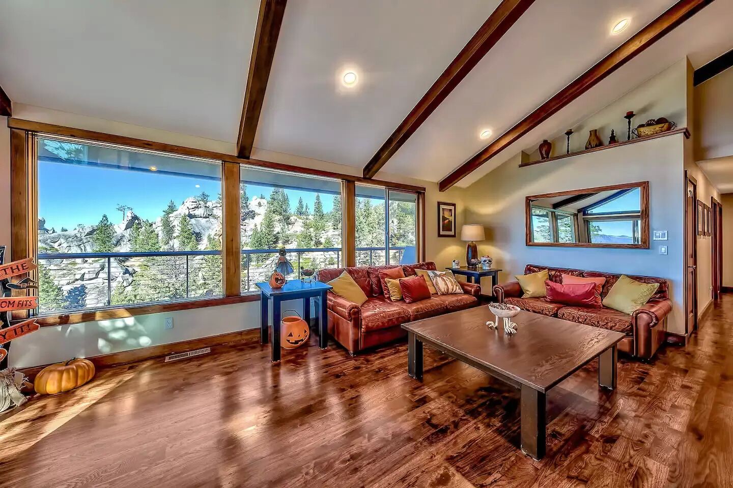 Renovated Luxury Lake View Home - new decor/hot tub/pool table/central location