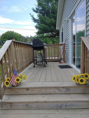Terrace/patio - Cozy Farm Stay Near Keuka Lake / No Cleaning Fee / Pet Friendly / Wi-Fi + More! (Hammondsport)