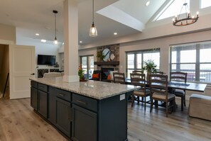 House (Journey's Remedy-LAKE View - Closest ) | Private kitchen | High chair, blender - Journey's Remedy (Branson)