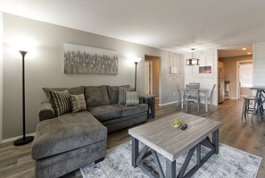 Condo (CityScape - Premier Condo -VIEWS - Up) | Living room - CityScape (Branson)
