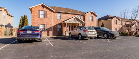 Condo (Spruce Valley - AMAZING BRANSON VIEWS) | Parking | Free self parking