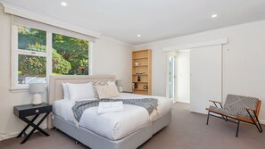 4 bedrooms, travel cot, free WiFi, bed sheets