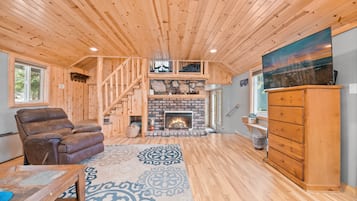 Smart TV, fireplace, streaming services