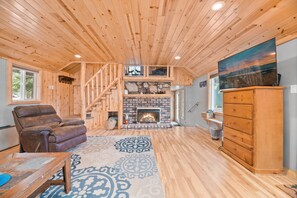 Smart-TV, Kamin, Streaming-Dienste