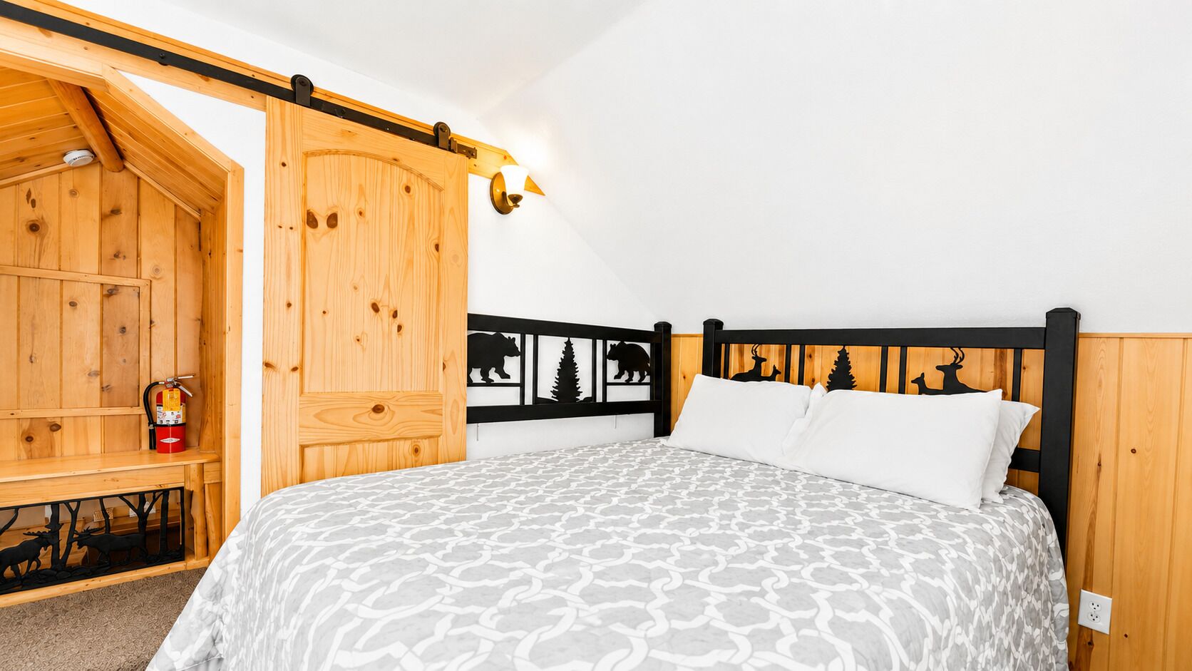 2 bedrooms, WiFi (free), bed sheets