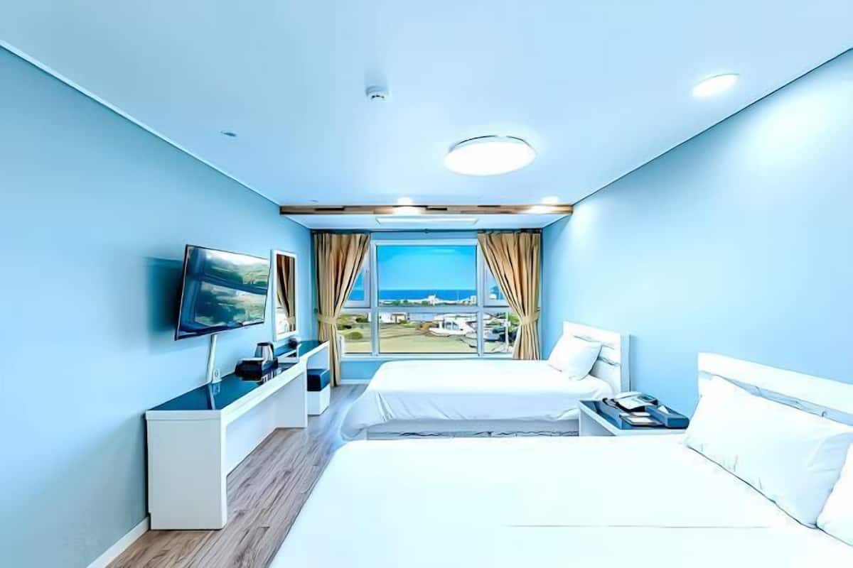 Premium bedding, blackout curtains, free WiFi, bed sheets