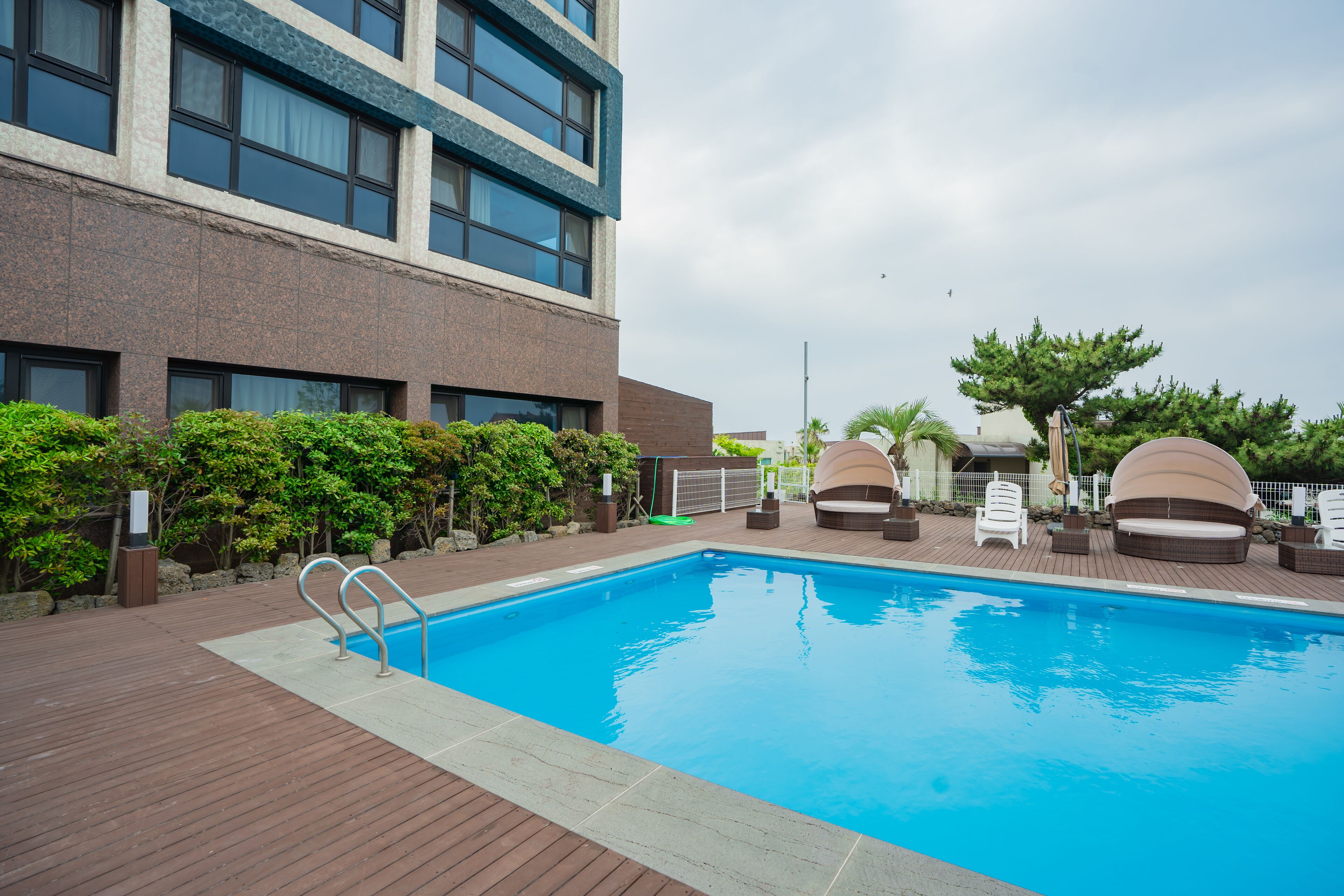 seasonal outdoor pool, open noon to 6:00 pm, pool loungers