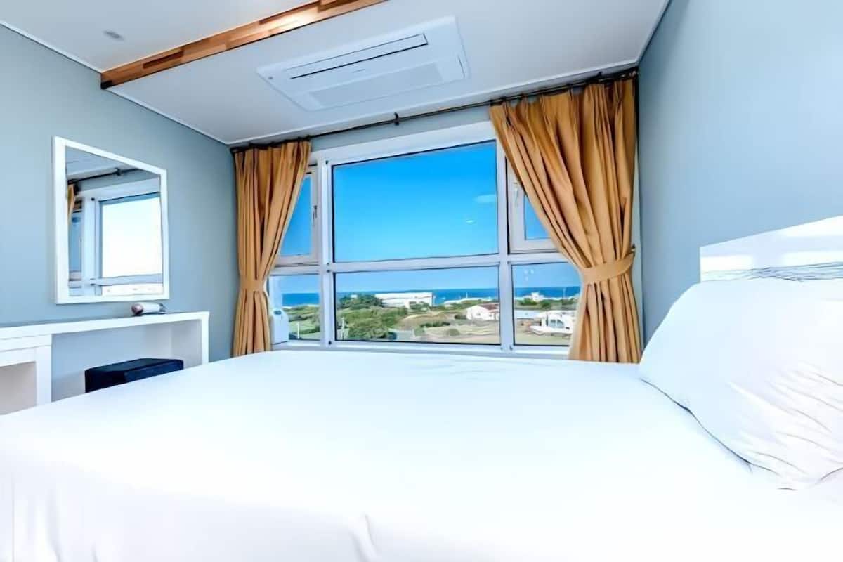 Premium bedding, blackout curtains, free WiFi, bed sheets