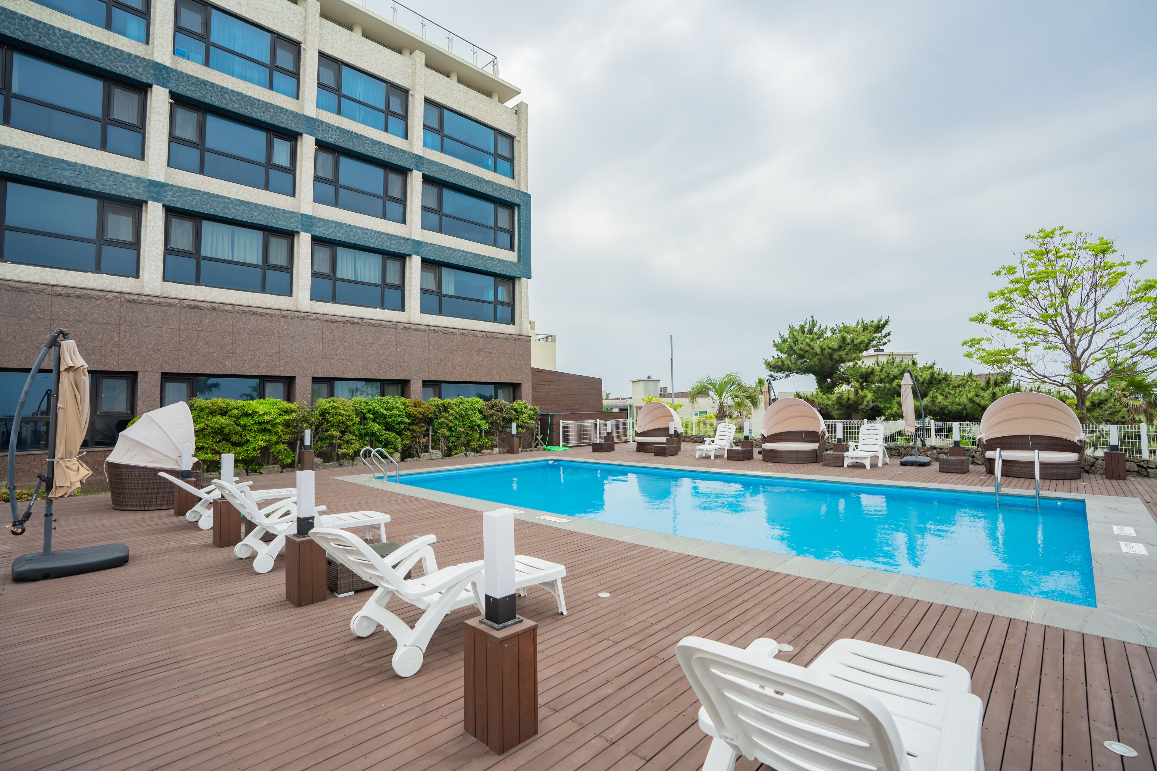 seasonal outdoor pool, open noon to 6:00 pm, pool loungers