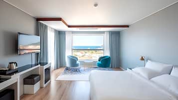 Junior Twin kamer, 2 tweepersoonsbedden, uitzicht op zee | Luxe beddengoed, verduisterende gordijnen, gratis wifi, beddengoed