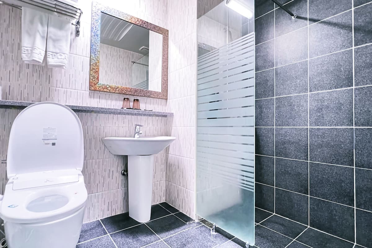 shower, hair dryer, heated floors, towels
