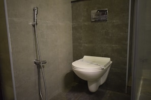 Deluxe Room | Bathroom