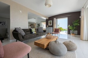 TV, fireplace, DVD player