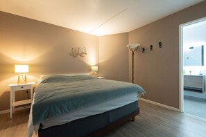 5 habitaciones, tabla de planchar con plancha y wifi gratis