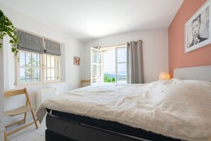 5 bedrooms, iron/ironing board, free WiFi, bed sheets - Villa Les Vues – Luxury villa Sainte-Maxime with sea view & pool (Sainte-Maxime)