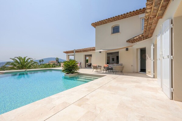 Pool - Villa Les Vues – Luxury villa Sainte-Maxime with sea view & pool (Sainte-Maxime)