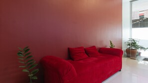 Lobby - Reddoorz Near Fernwoods Garden Quezon City (Quezon City)