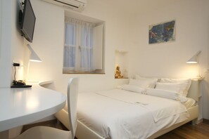 1 bedroom, iron/ironing board, free Internet