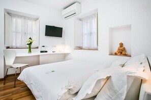 1 bedroom, iron/ironing board, free internet