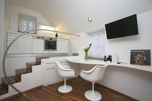 Fridge, dishwasher
