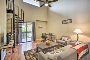 TV, books - Baton Rouge Condo < 3 Mi to Tiger Stadium! (Baton Rouge)