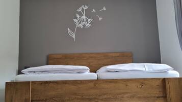 2 bedrooms, travel cot, free WiFi, bed sheets