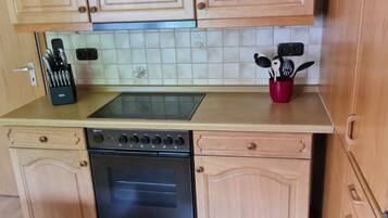 Réfrigérateur, four, plaque de cuisson, cafetiÚre/bouilloire