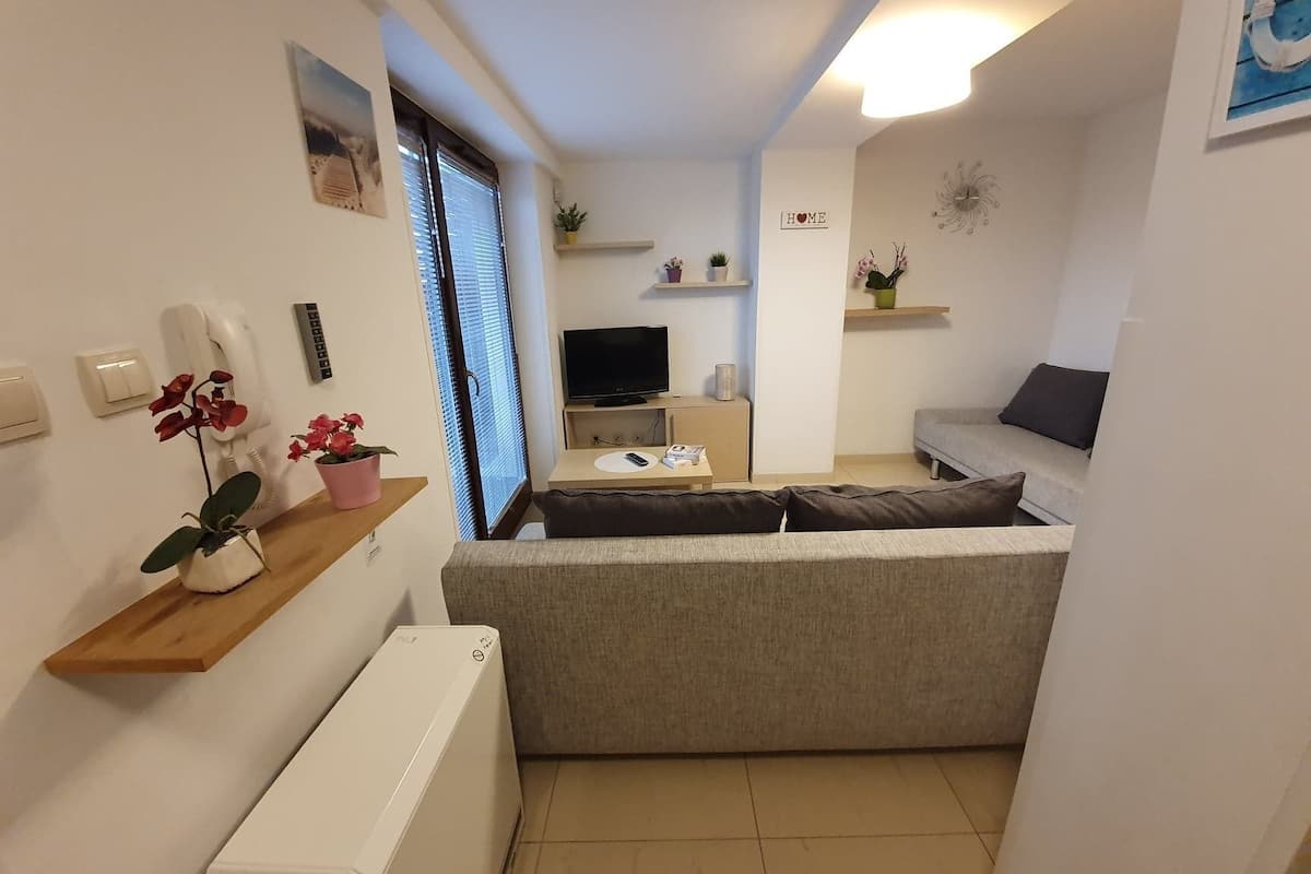 Junior Apartment | Living area | Flat-screen TV