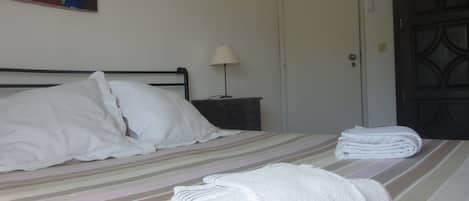 3 chambres, fer et planche à repasser, Wi-Fi gratuit, draps fournis