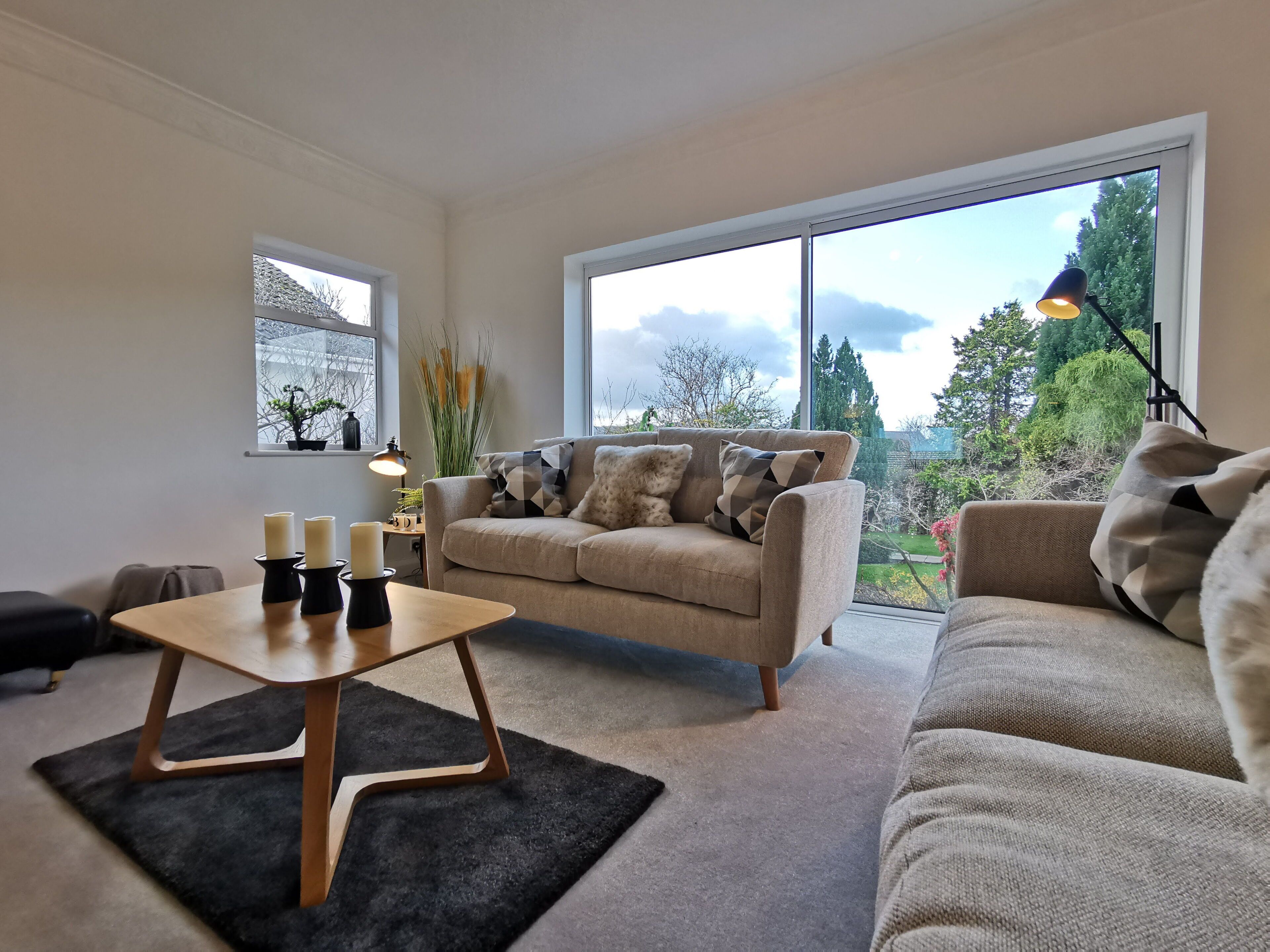 Nhà, nhiều giường | Phòng khách | TV 30-inch có truy ền hình cáp, lò sưởi 