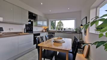 House, Multiple Beds | Private kitchen | Oven, dishwasher, electric kettle, toaster