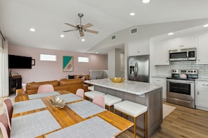 Fridge, microwave, oven, stovetop - High Tide - Hosted by Moore AI Rentals (Fernandina Beach)