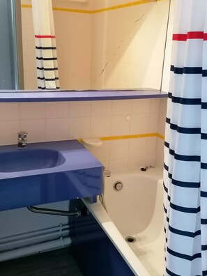 Bathroom - Studio Cabine au Port Crouesty de Deux à Quatre Personnes (Arzon)