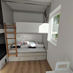 2 makuuhuonetta, pääsy pyörätuolilla