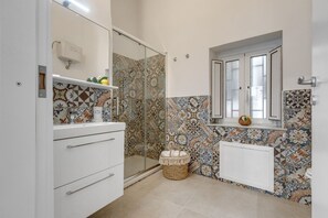 Doccia, asciugacapelli, bidet
