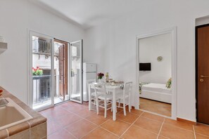 2 dormitorios, tabla de planchar con plancha, Internet y ropa de cama