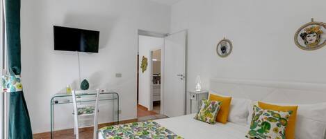 2 bedrooms, iron/ironing board, Internet, bed sheets