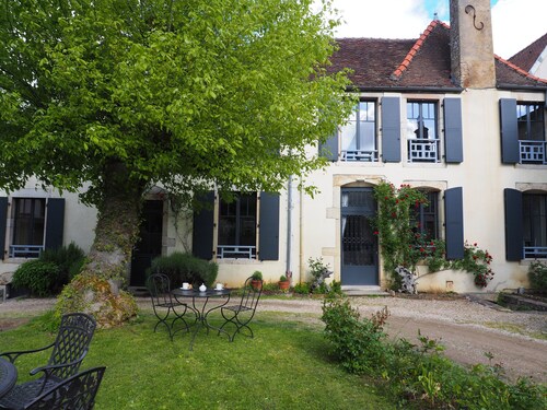 House with garden to discover Burgundy's vineyards