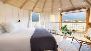 1 habitación, tabla de planchar con plancha y cuna de viaje