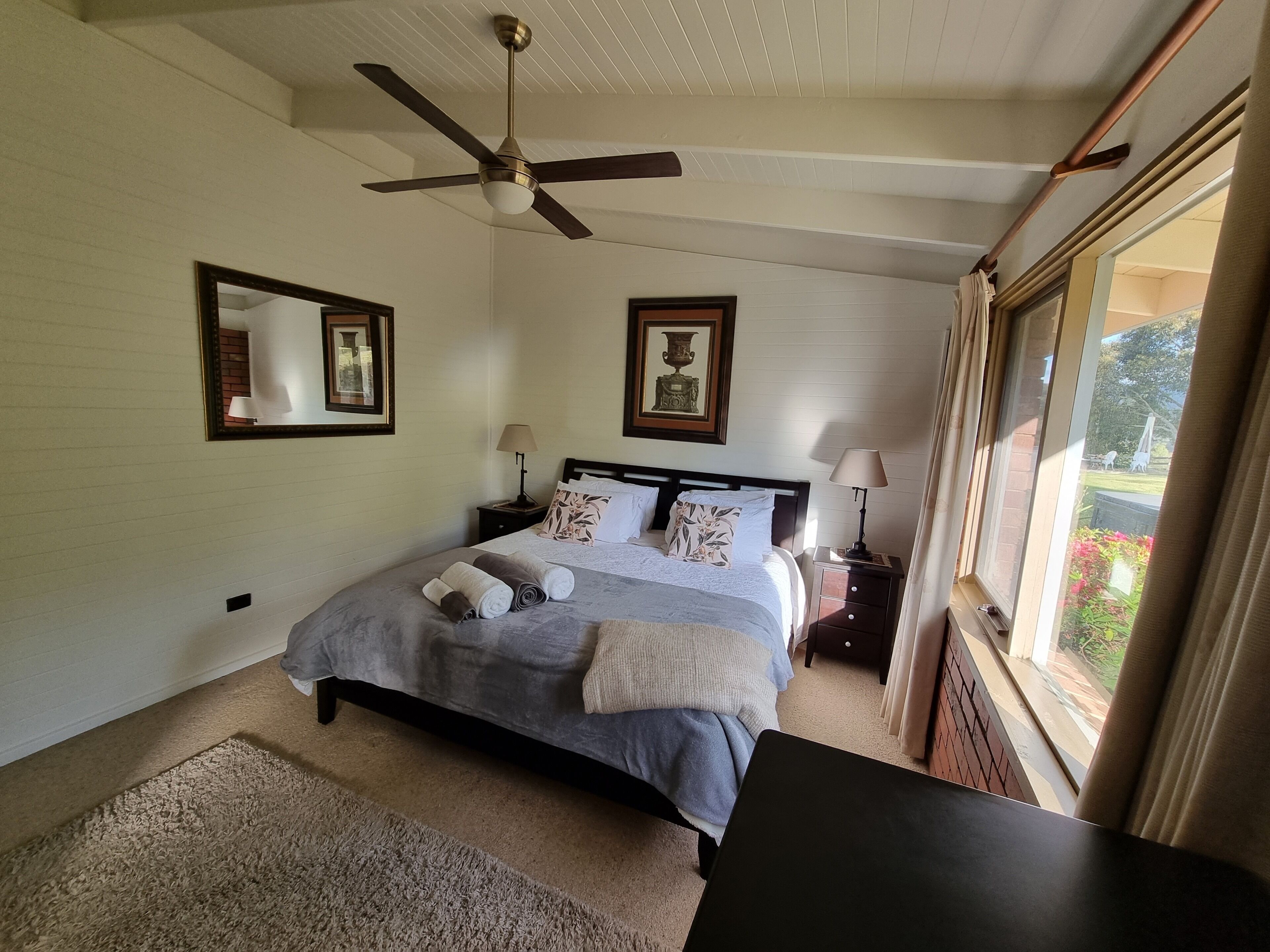 Lake Country Breathtaking Estate 